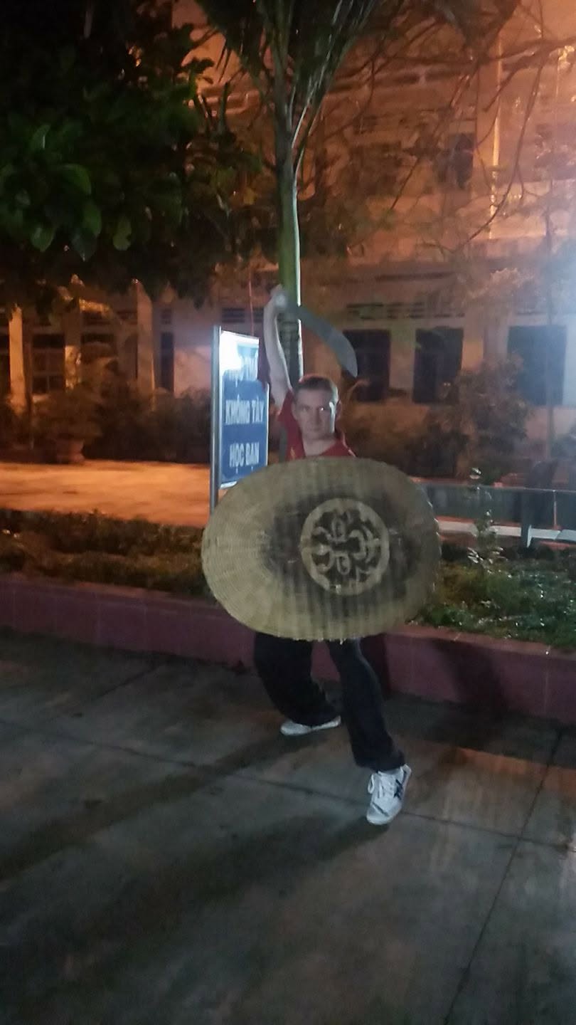 Entraînement intensif sabre et bouclier traditionnels du Vietnam